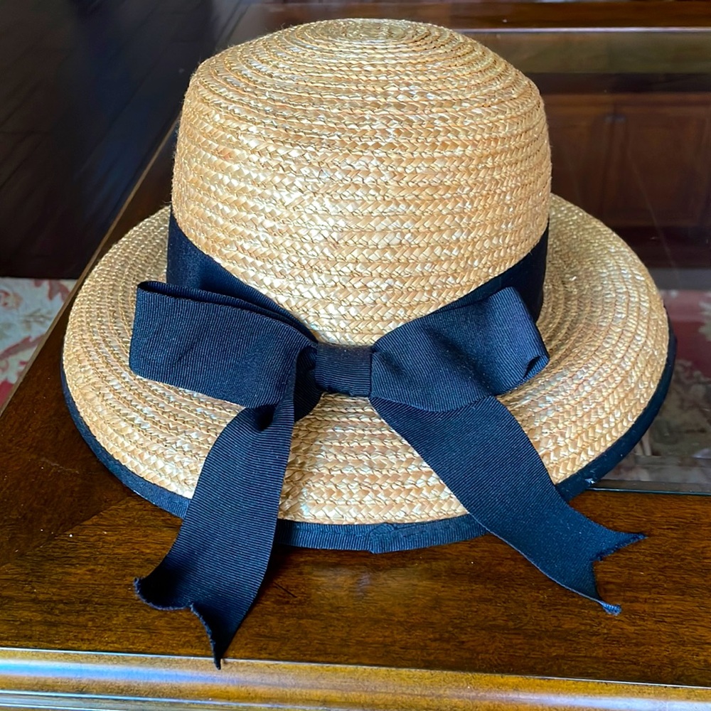 Straw hat with bow